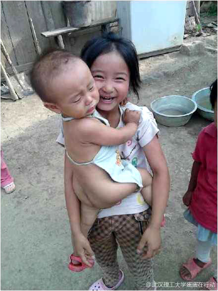 7��17�������������Є�(d��ng)���F(tu��n)�(du��)��η��(du��)��(du��)֧�̵ĺ��ӂ��M(j��n)���˼��L�����o���ӂ���ȥ�˺�(ji��n)�ε�������һ���(du��)�T�f(shu��)�����F(xi��n)�ڽK���˽⺢�ӂ�?y��u)�ʲô�?hu��)�t����߀�О�ʲô���С�С���֡���С�������@���ɽ·��ĺ��y�ߣ��еĺ����όW(xu��)ǰ߀���Ƚoţ��ݡ������D�ϵ�СŮ���mȻ���g����������ܵ��ѽ�(j��ng)ʮ�֋��졣