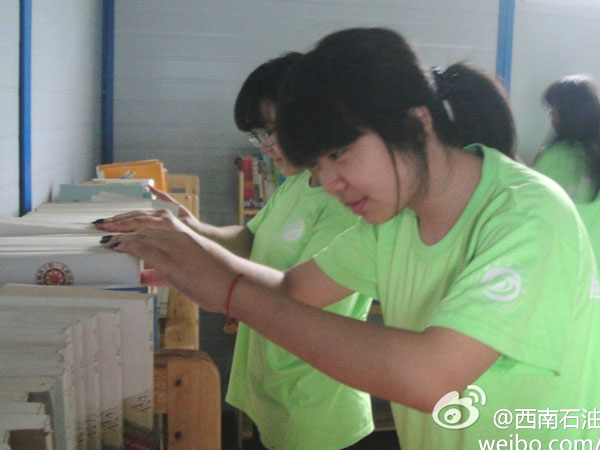 7��20�գ��巿����Đ��ĕ��ݽK��������ʯ�ʹ�W(xu��)У��ӛ�߈F꠆T����Ŭ���²����ꮅ���D��һ��꠆T������D���^����¶������ϲ��Ц����