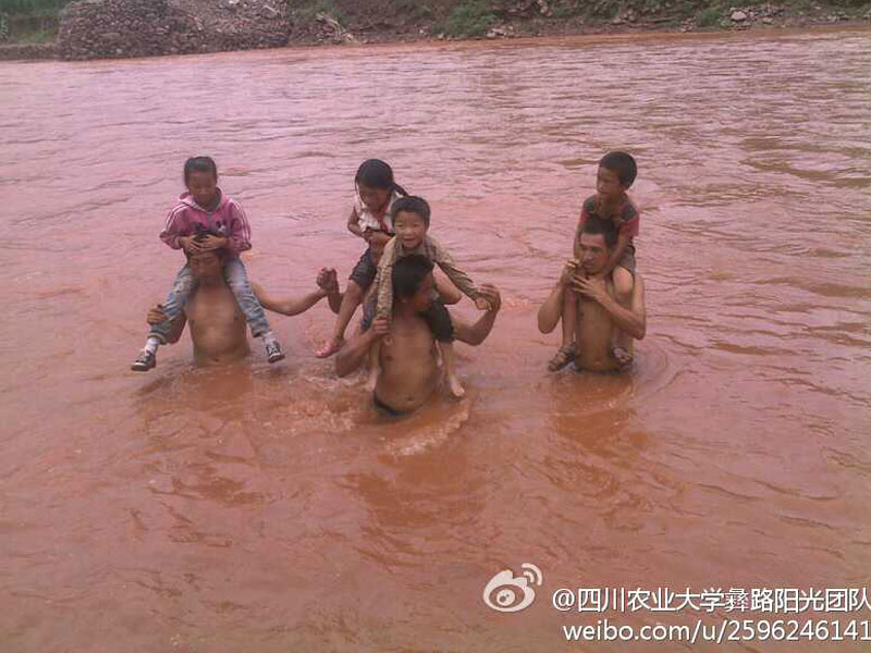 7��17�գ��Ĵ��r(n��ng)�I(y��)��W����·ꖹ⡱�Fꠁ���������ɽ��ϲ�¿h�ɺӿ��(zh��n)�_չ֧�̻�����ɺӿ��(zh��n)��̎ƫƧ��ȫ��ĺ���ÿ�춼Ҫ���Ѓɂ���С�r�όW��;����Ҫ���^һ�l30�׌��ĺ������D������W�����Ӷ��^�R����ĺ�����