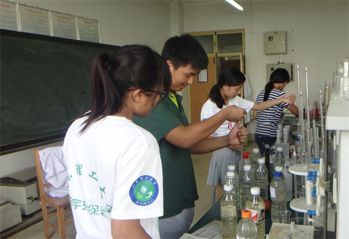 ꠆T���ڌ���Ҍ��ɼ��؁���ˮ���M�Ќ�����,������Ҫ����ˮ�ӵ�PH����ȡ�늌����������ȹ����ָ�˵ęz�y�������M��̎����