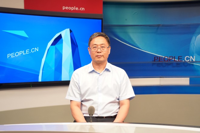 中國(guó)藝術(shù)研究院院長(zhǎng)、黨委副書(shū)記周慶富做客人民網(wǎng)。張力洋攝