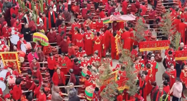 在福建莆田，看千人擔(dān)盤(pán)鬧元宵