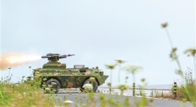 陸軍某旅開展實(shí)彈射擊訓(xùn)練